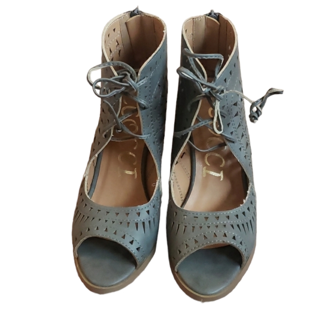 Ccocci Grey Heels Size 8.